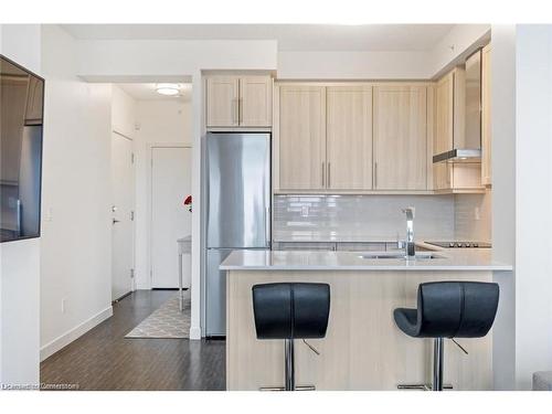 1606-2093 Fairview Street, Burlington, ON - Indoor Photo Showing Kitchen With Upgraded Kitchen