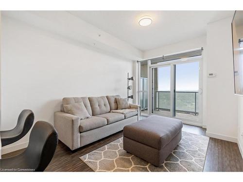 1606-2093 Fairview Street, Burlington, ON - Indoor Photo Showing Living Room