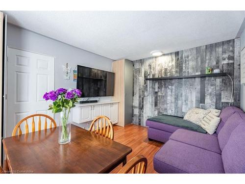 72 Harrison Avenue, Hamilton, ON - Indoor Photo Showing Living Room