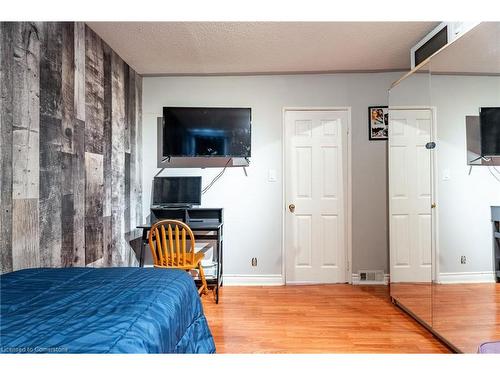 72 Harrison Avenue, Hamilton, ON - Indoor Photo Showing Bedroom