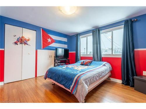 72 Harrison Avenue, Hamilton, ON - Indoor Photo Showing Bedroom