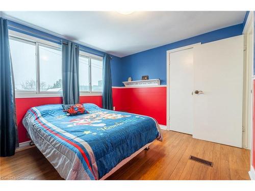 72 Harrison Avenue, Hamilton, ON - Indoor Photo Showing Bedroom