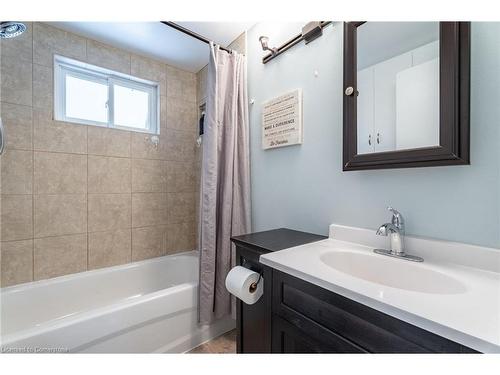 72 Harrison Avenue, Hamilton, ON - Indoor Photo Showing Bathroom