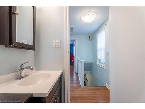 72 Harrison Avenue, Hamilton, ON - Indoor Photo Showing Bathroom