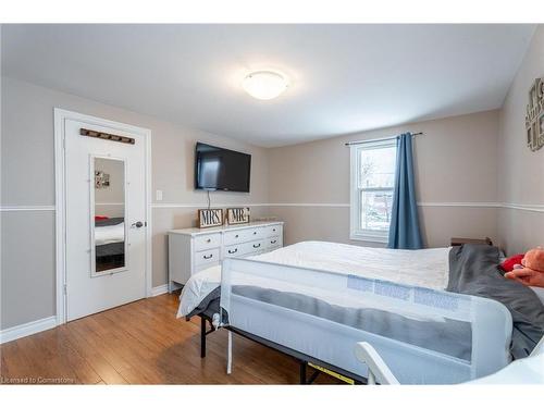 72 Harrison Avenue, Hamilton, ON - Indoor Photo Showing Bedroom