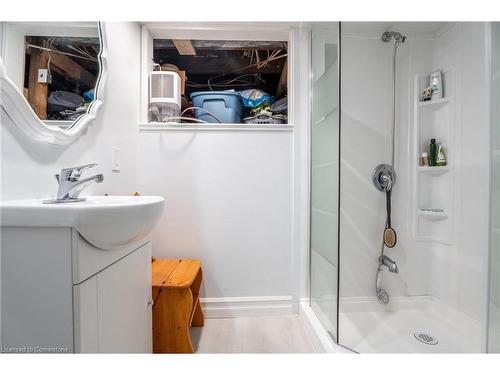 72 Harrison Avenue, Hamilton, ON - Indoor Photo Showing Bathroom