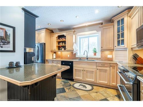 1304 Brock Road, Flamborough, ON - Indoor Photo Showing Kitchen With Upgraded Kitchen