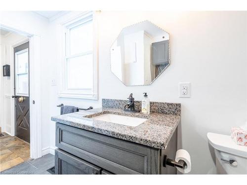 1304 Brock Road, Flamborough, ON - Indoor Photo Showing Bathroom