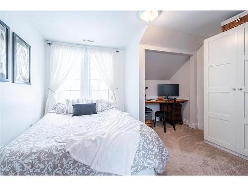 1304 Brock Road, Flamborough, ON - Indoor Photo Showing Bedroom