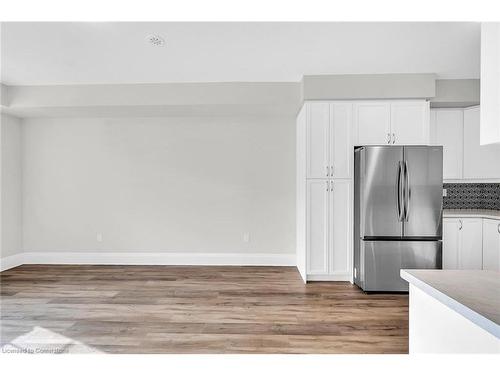 26-305 Garner Road W, Hamilton, ON - Indoor Photo Showing Kitchen