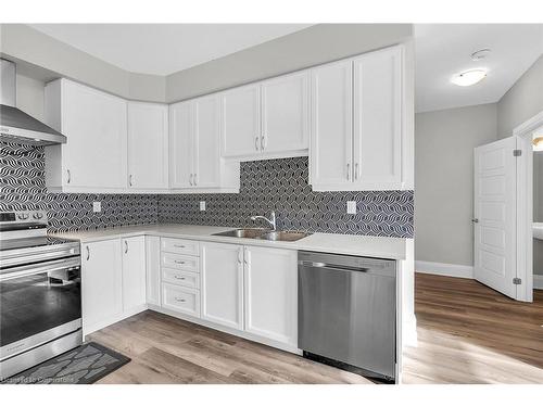 26-305 Garner Road W, Hamilton, ON - Indoor Photo Showing Kitchen With Double Sink