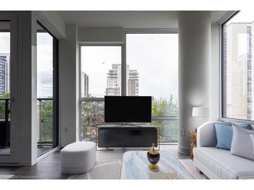 309-28 Ann Street, Mississauga, ON - Indoor Photo Showing Living Room