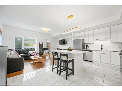 97-60 Arkell Road, Guelph, ON - Indoor Photo Showing Kitchen