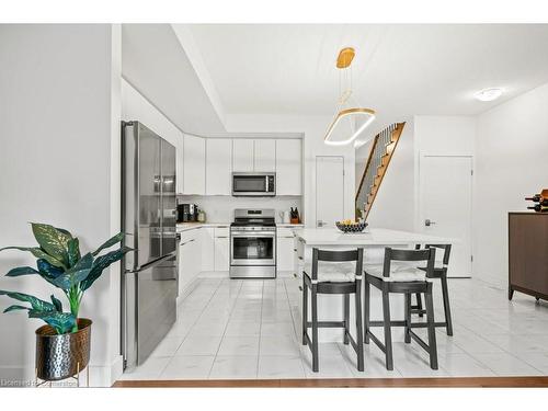 97-60 Arkell Road, Guelph, ON - Indoor Photo Showing Kitchen With Stainless Steel Kitchen