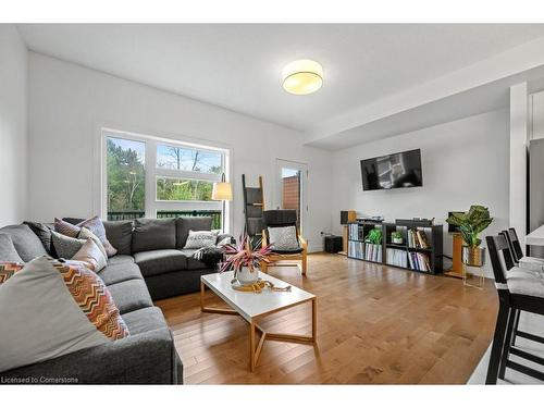 97-60 Arkell Road, Guelph, ON - Indoor Photo Showing Living Room