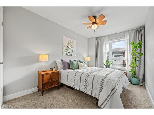 97-60 Arkell Road, Guelph, ON - Indoor Photo Showing Bedroom