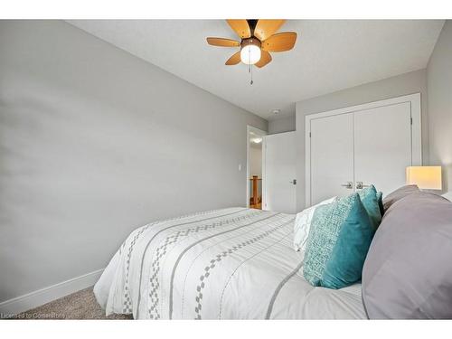 97-60 Arkell Road, Guelph, ON - Indoor Photo Showing Bedroom