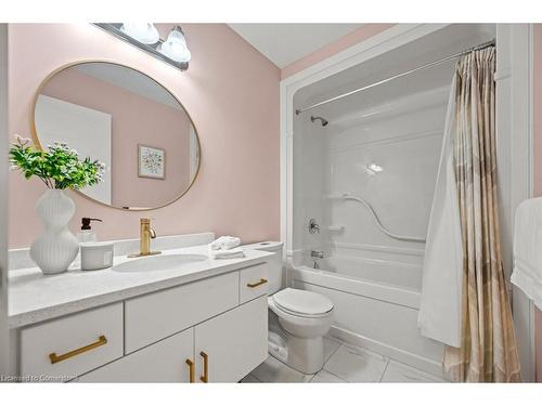 97-60 Arkell Road, Guelph, ON - Indoor Photo Showing Bathroom