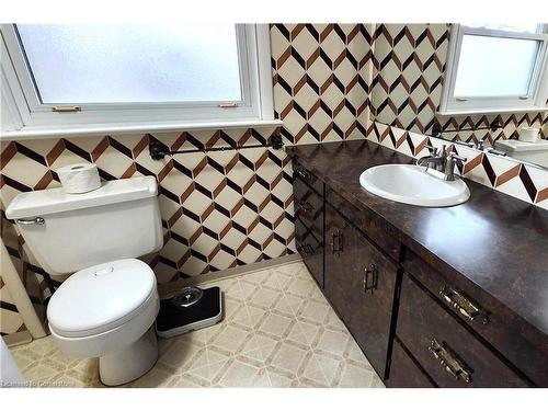 35 West 21St Street, Hamilton, ON - Indoor Photo Showing Bathroom