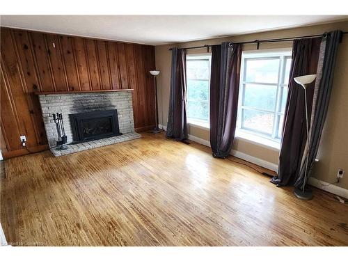 35 West 21St Street, Hamilton, ON - Indoor Photo Showing Living Room With Fireplace