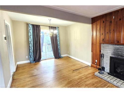 35 West 21St Street, Hamilton, ON - Indoor Photo Showing Living Room With Fireplace