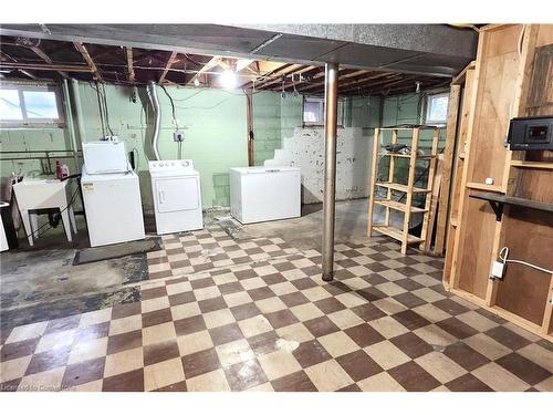 35 West 21St Street, Hamilton, ON - Indoor Photo Showing Laundry Room