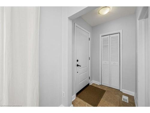 665 Drury Lane, Burlington, ON - Indoor Photo Showing Other Room