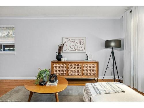 665 Drury Lane, Burlington, ON - Indoor Photo Showing Living Room