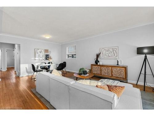 665 Drury Lane, Burlington, ON - Indoor Photo Showing Living Room