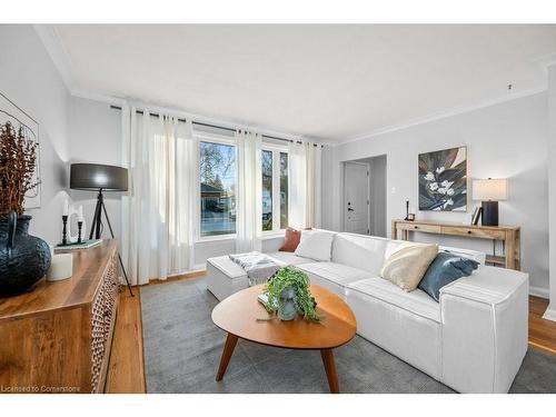 665 Drury Lane, Burlington, ON - Indoor Photo Showing Living Room