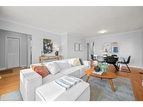 665 Drury Lane, Burlington, ON - Indoor Photo Showing Living Room