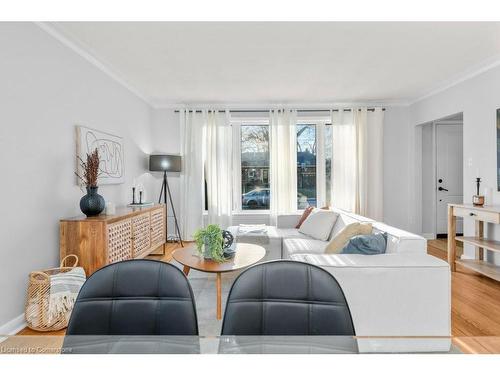 665 Drury Lane, Burlington, ON - Indoor Photo Showing Living Room