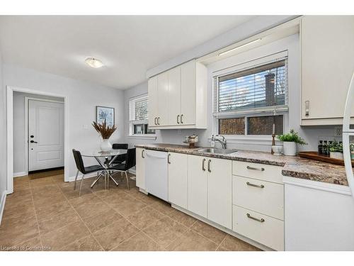 665 Drury Lane, Burlington, ON - Indoor Photo Showing Kitchen