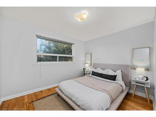 665 Drury Lane, Burlington, ON - Indoor Photo Showing Bedroom