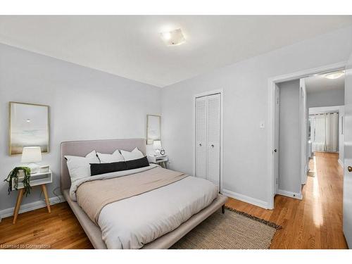 665 Drury Lane, Burlington, ON - Indoor Photo Showing Bedroom