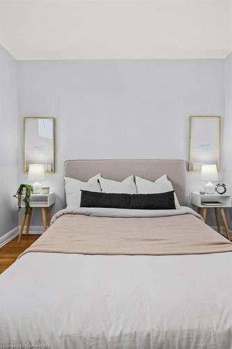 665 Drury Lane, Burlington, ON - Indoor Photo Showing Bedroom