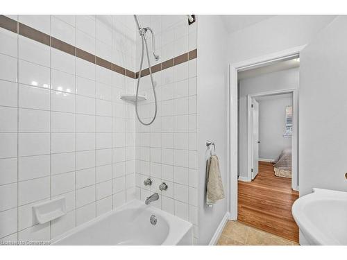 665 Drury Lane, Burlington, ON - Indoor Photo Showing Bathroom