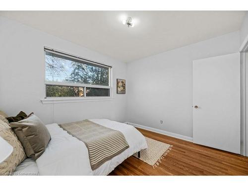 665 Drury Lane, Burlington, ON - Indoor Photo Showing Bedroom