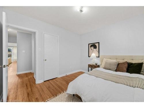 665 Drury Lane, Burlington, ON - Indoor Photo Showing Bedroom