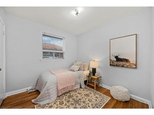 665 Drury Lane, Burlington, ON - Indoor Photo Showing Bedroom