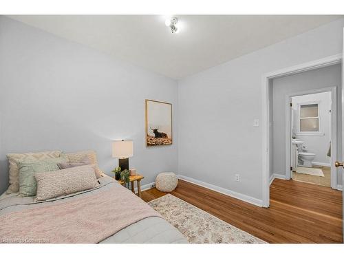 665 Drury Lane, Burlington, ON - Indoor Photo Showing Bedroom