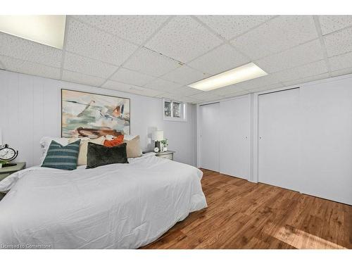 665 Drury Lane, Burlington, ON - Indoor Photo Showing Bedroom