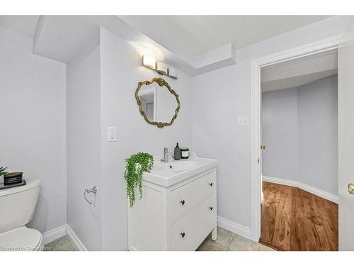 665 Drury Lane, Burlington, ON - Indoor Photo Showing Bathroom