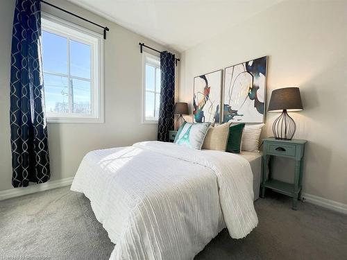 5-290 Barton Street West, Hamilton, ON - Indoor Photo Showing Bedroom