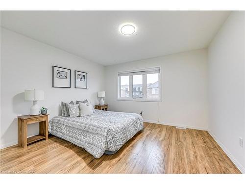 614 Cargill Path, Milton, ON - Indoor Photo Showing Bedroom