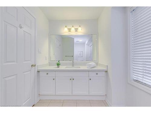 614 Cargill Path, Milton, ON - Indoor Photo Showing Bathroom