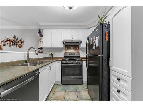 22 Brookheath Lane, Glanbrook, ON - Indoor Photo Showing Kitchen With Double Sink