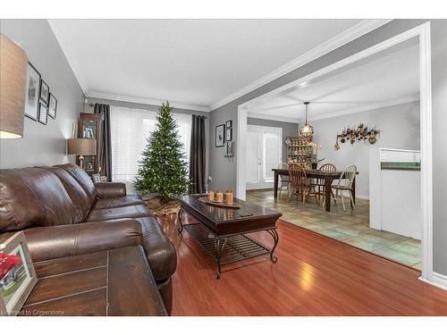 22 Brookheath Lane, Glanbrook, ON - Indoor Photo Showing Living Room