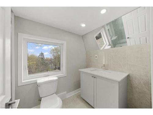 45 Mountain Street, Grimsby, ON - Indoor Photo Showing Bathroom