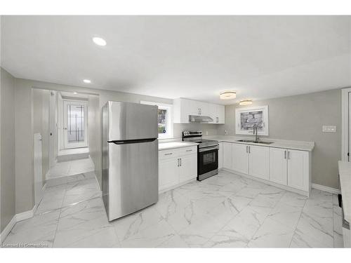 45 Mountain Street, Grimsby, ON - Indoor Photo Showing Kitchen